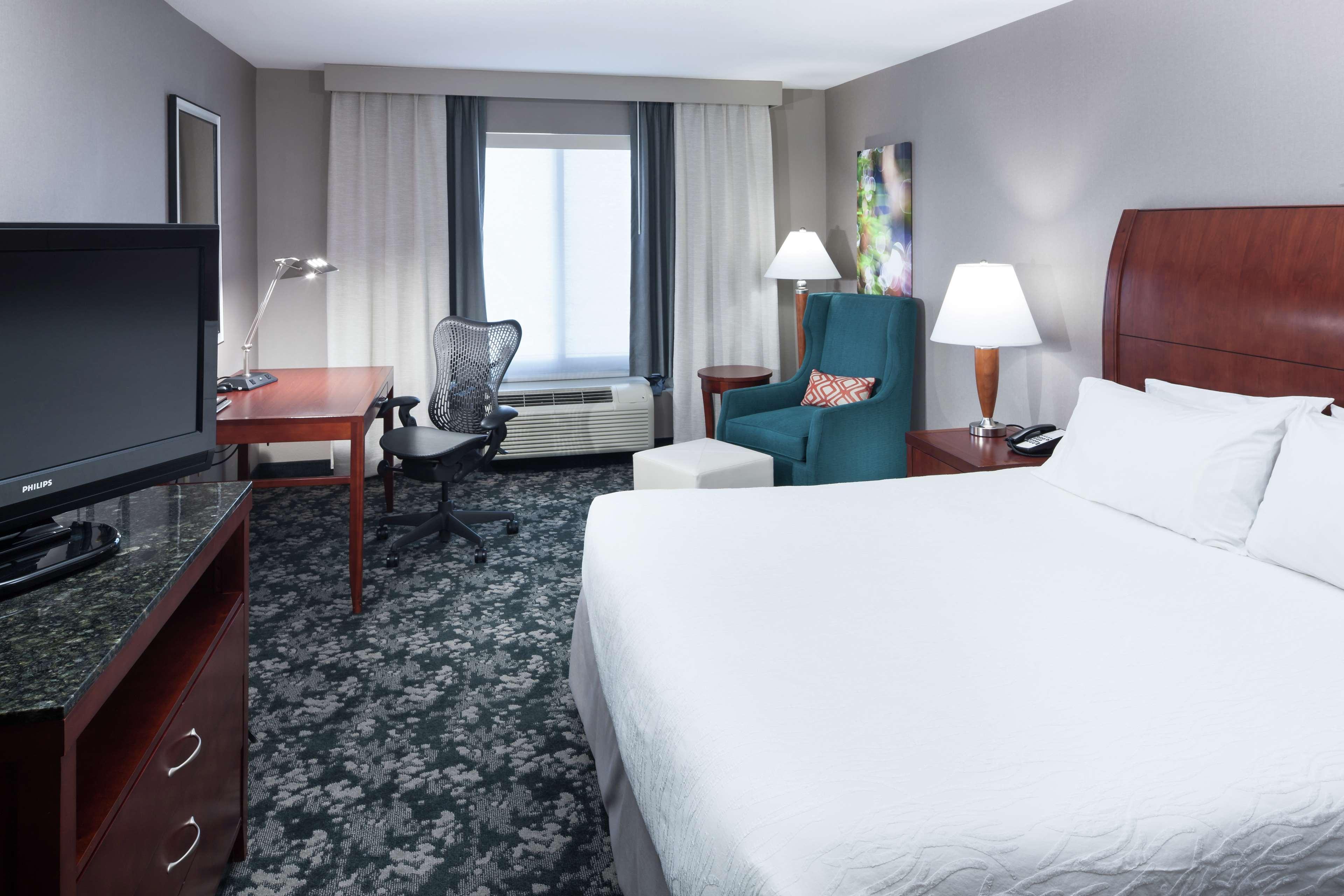 Hilton Garden Inn Naperville/Warrenville Exterior foto