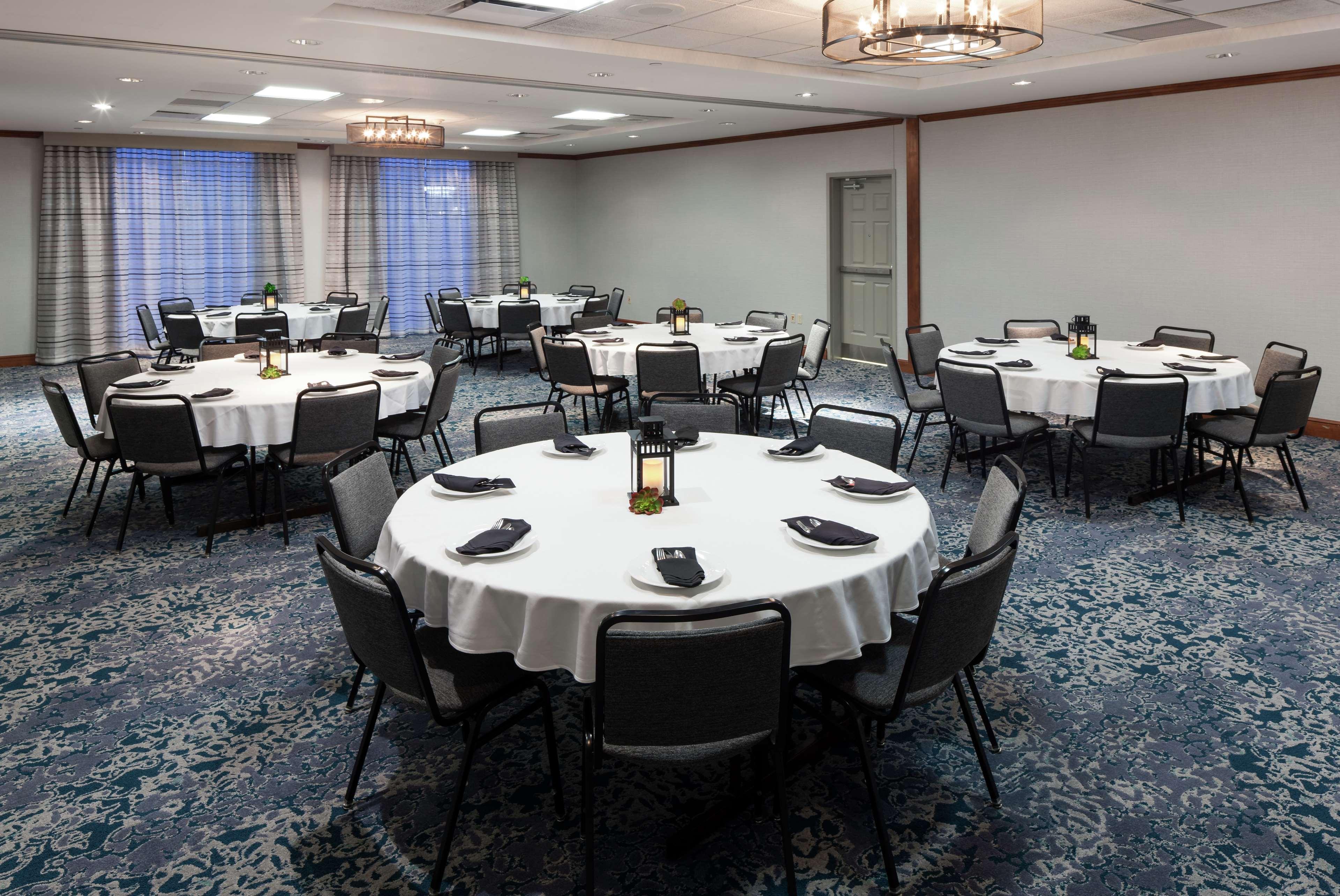 Hilton Garden Inn Naperville/Warrenville Exterior foto