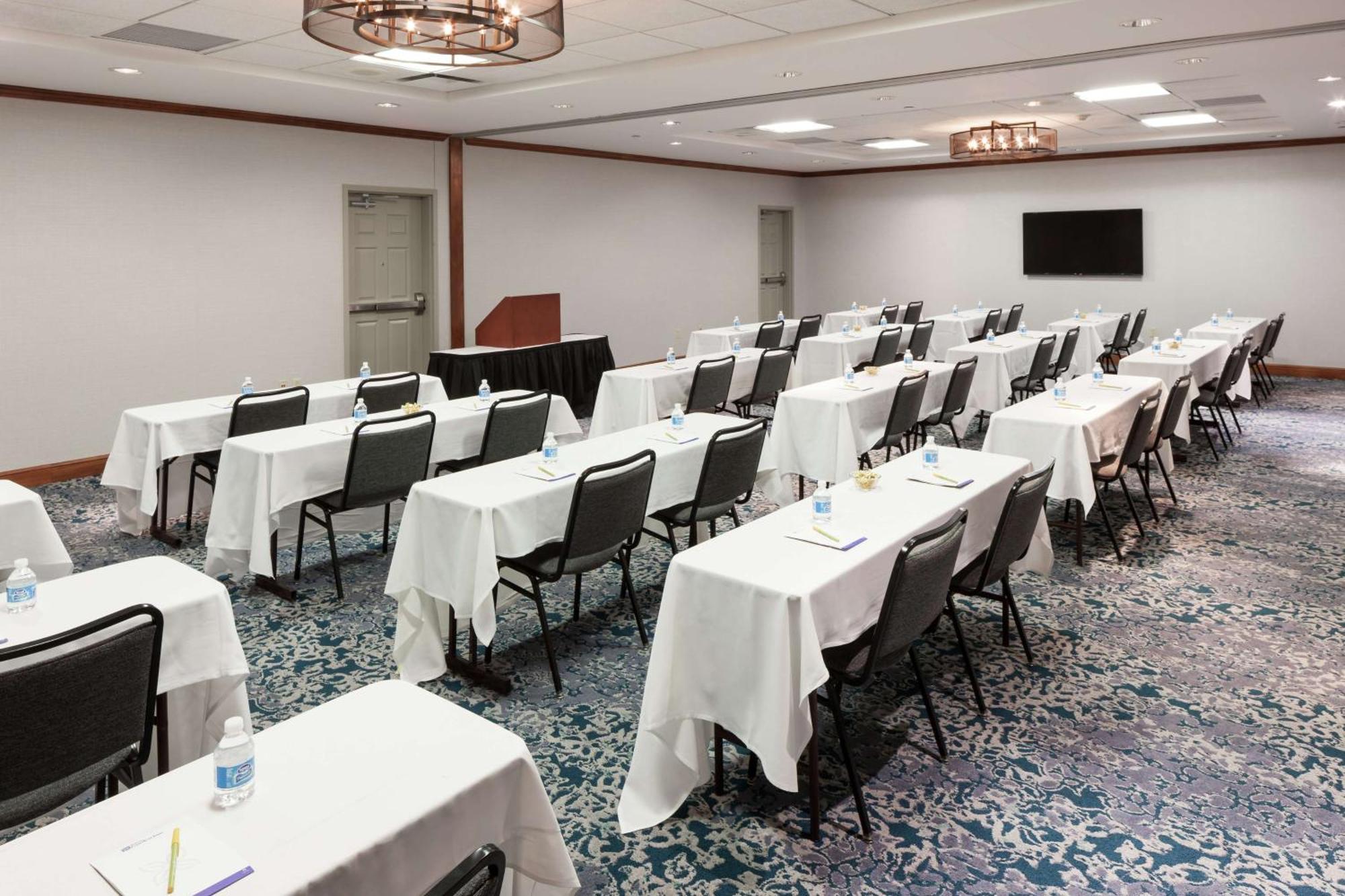 Hilton Garden Inn Naperville/Warrenville Exterior foto