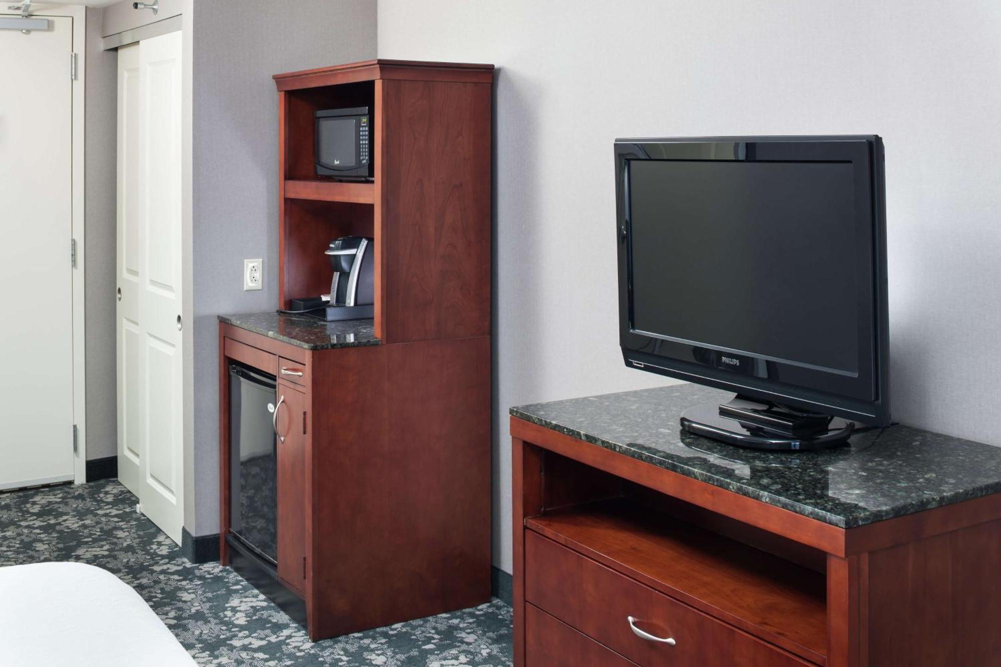 Hilton Garden Inn Naperville/Warrenville Exterior foto