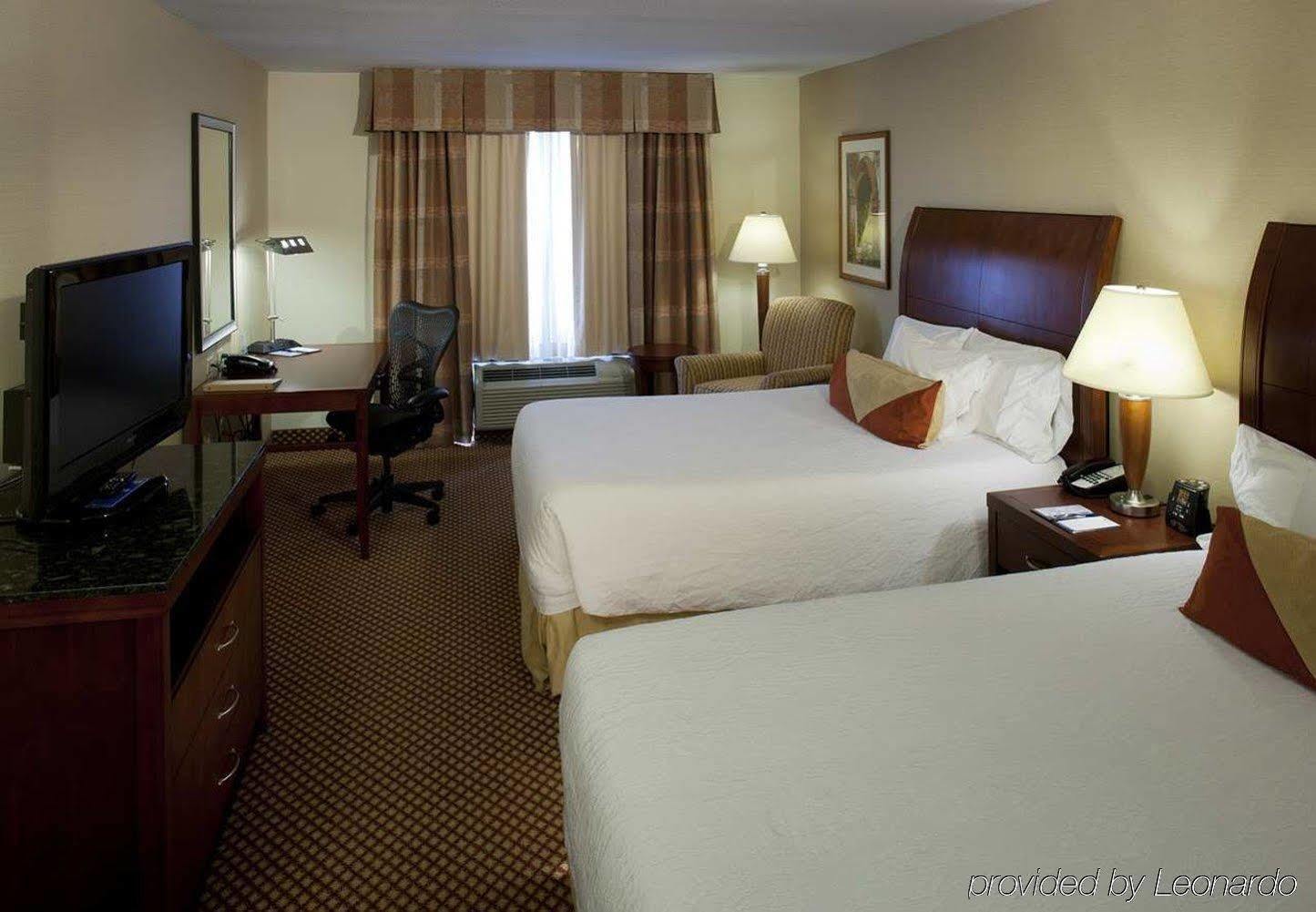Hilton Garden Inn Naperville/Warrenville Exterior foto